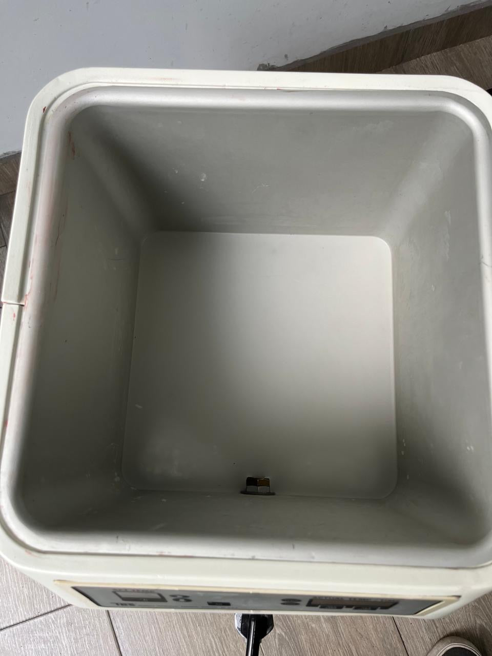 Dispensador de Parafina, 2do Uso - Marca TBS Modelo PD-120 110v